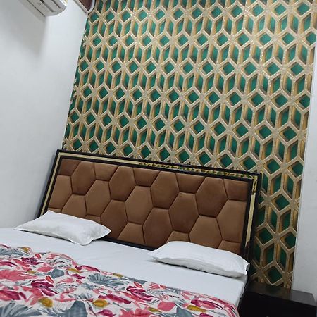 Hari Krishnam Residency Hotell Mathura Exteriör bild