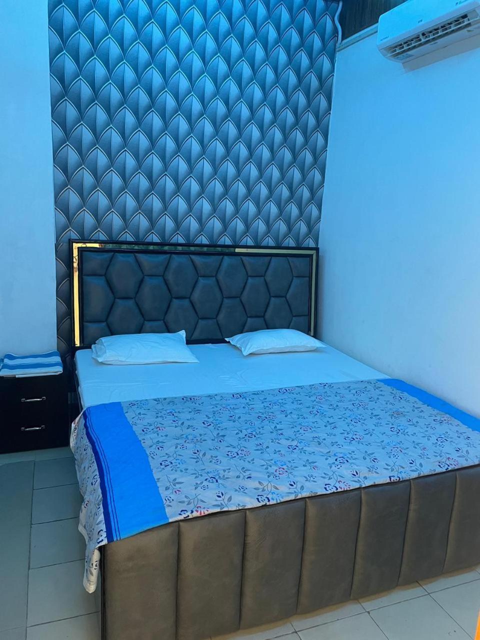 Hari Krishnam Residency Hotell Mathura Exteriör bild