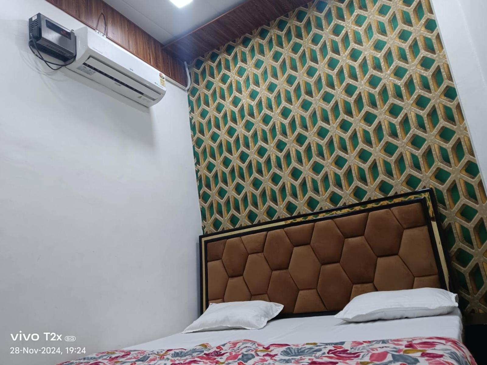 Hari Krishnam Residency Hotell Mathura Exteriör bild