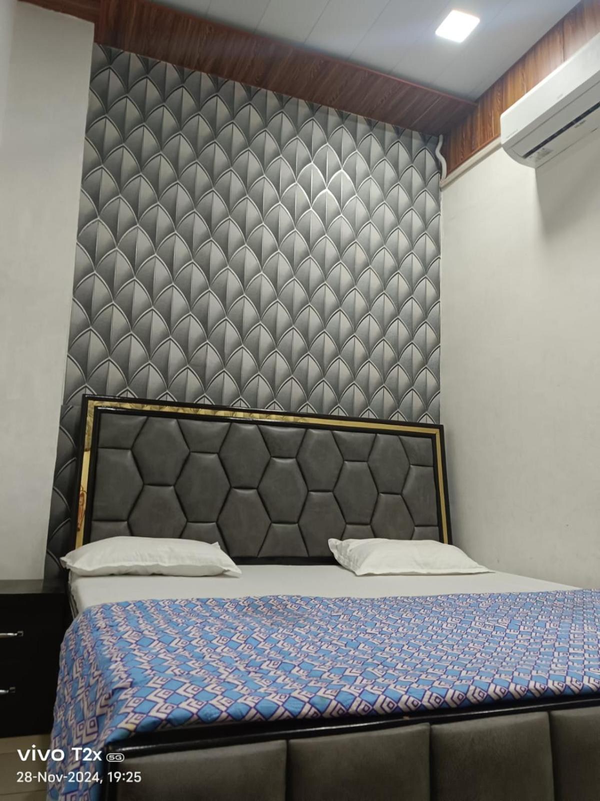Hari Krishnam Residency Hotell Mathura Exteriör bild