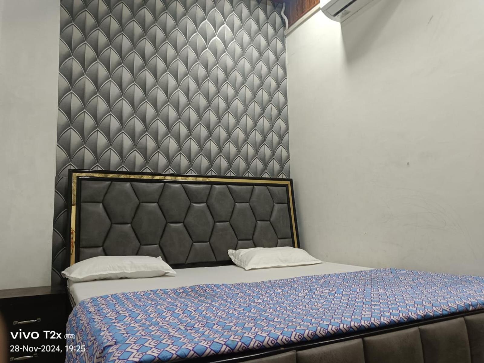 Hari Krishnam Residency Hotell Mathura Exteriör bild