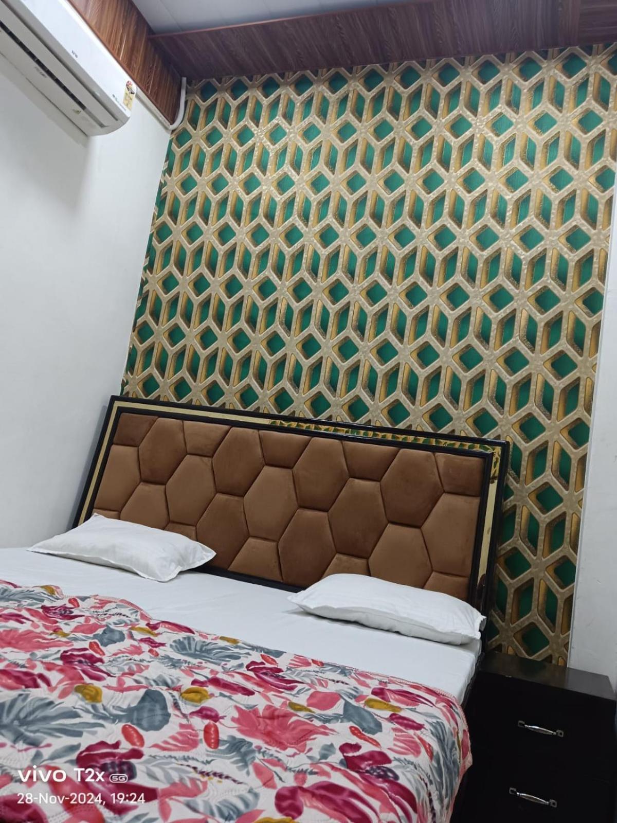 Hari Krishnam Residency Hotell Mathura Exteriör bild